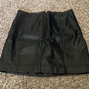 black leatherette pencil mini skirt! size 2! wild fable